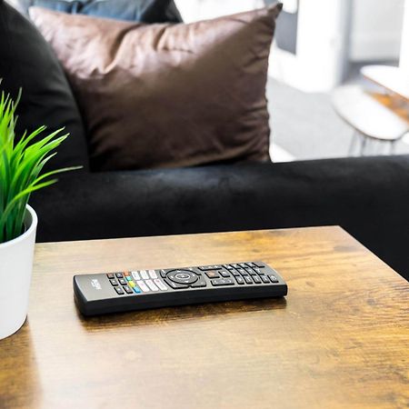 Luxe Apartment - Rowley Regis - Parking - Top Rated - Netflix - Wifi - 49Bg Cradley Heath Buitenkant foto