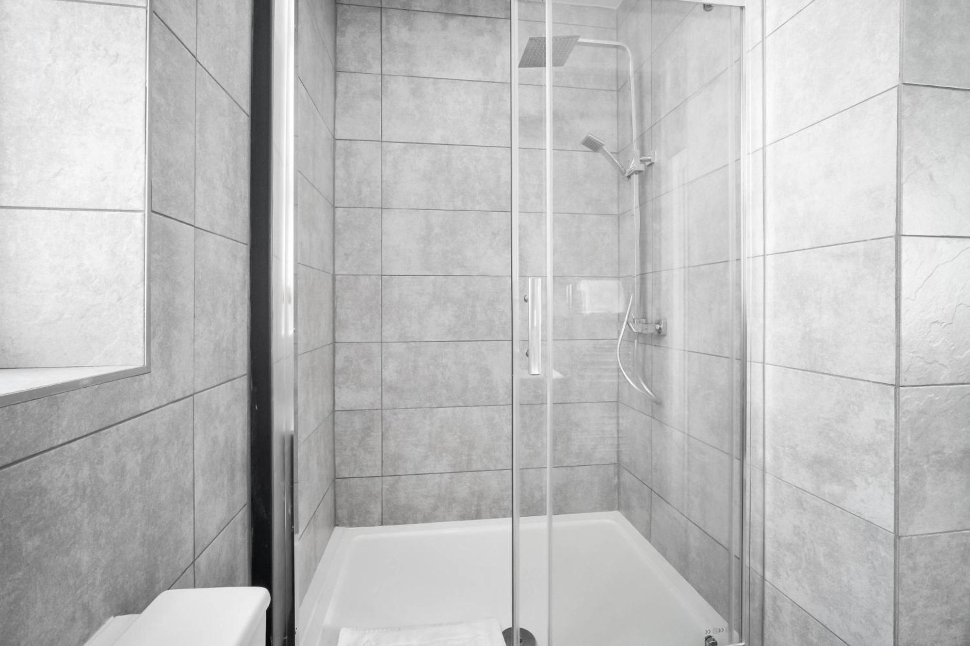 Luxe Apartment - Rowley Regis - Parking - Top Rated - Netflix - Wifi - 49Bg Cradley Heath Buitenkant foto